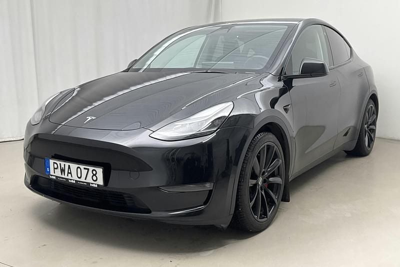 Svart Begagnad 2023 Tesla Model Y Performance SUV | 385 000 kr (Superpris) - Bild 1/4