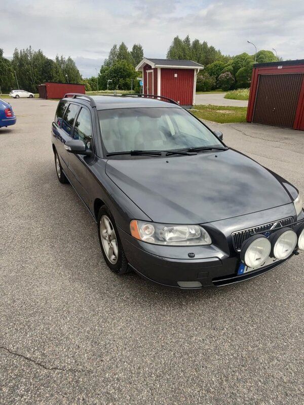 Grå Begagnad 2008 Volvo V70 Momentum Kombi | 33 000 kr (Superpris) - Bild 1/4