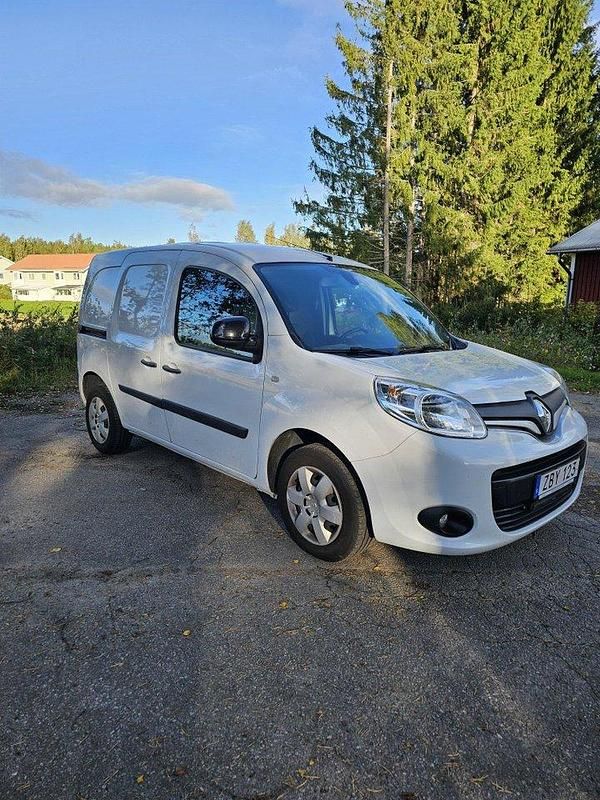 Vit Begagnad 2018 Renault Kangoo Minibuss | 64 900 kr (Superpris) - Bild 1/4