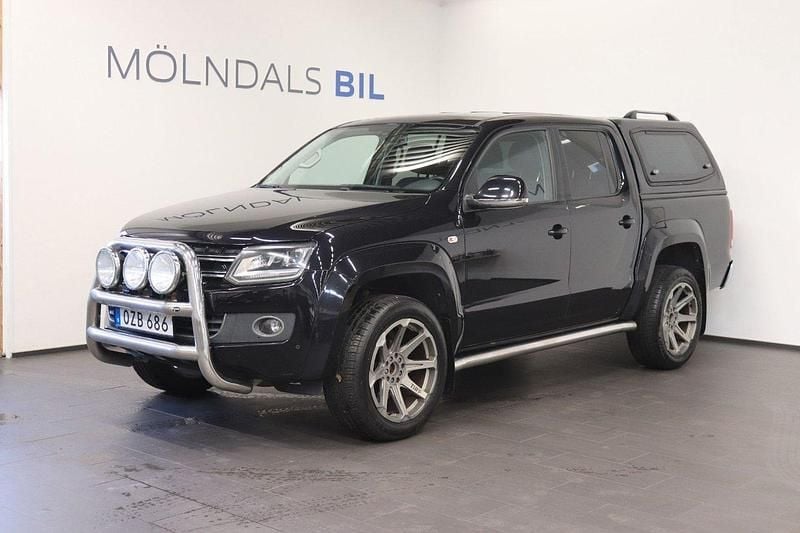 Svart (svart metallic) Begagnad 2016 VW Amarok Pickup | 179 900 kr (Marknadspris) - Bild 1/4