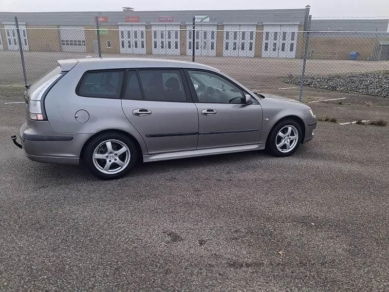 Grå Begagnad 2006 Saab 9-3 Linear Kombi | 19 800 kr (Bra pris) - Bild 1/3