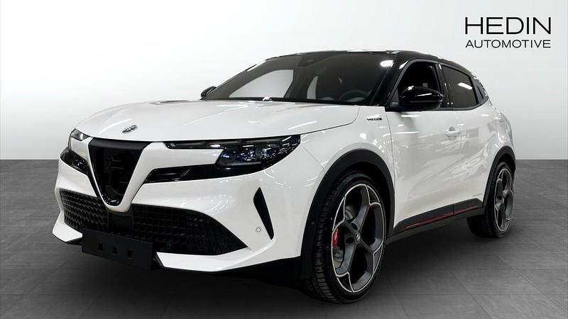 Vit (white) Ny 2025 Alfa Romeo Junior Veloce SUV | 507 800 kr - Bild 1/4