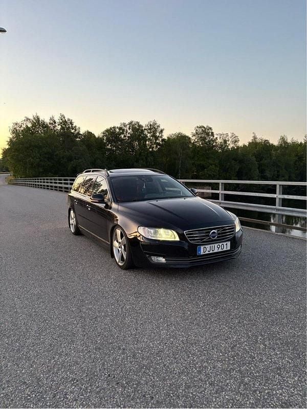 Svart Begagnad 2016 Volvo V70 Momentum Kombi | 110 000 kr (Marknadspris) - Bild 1/4