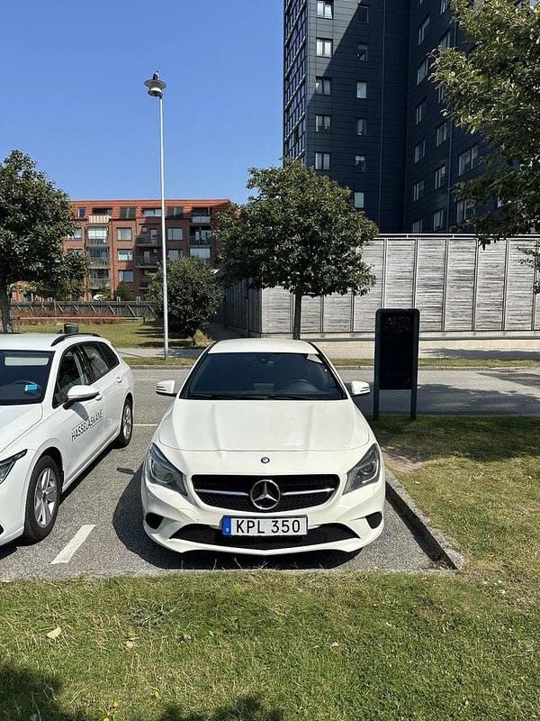 Vit Begagnad 2016 Mercedes CLA220 Shooting Brake Kombi | 160 000 kr (Bra pris) - Bild 1/4