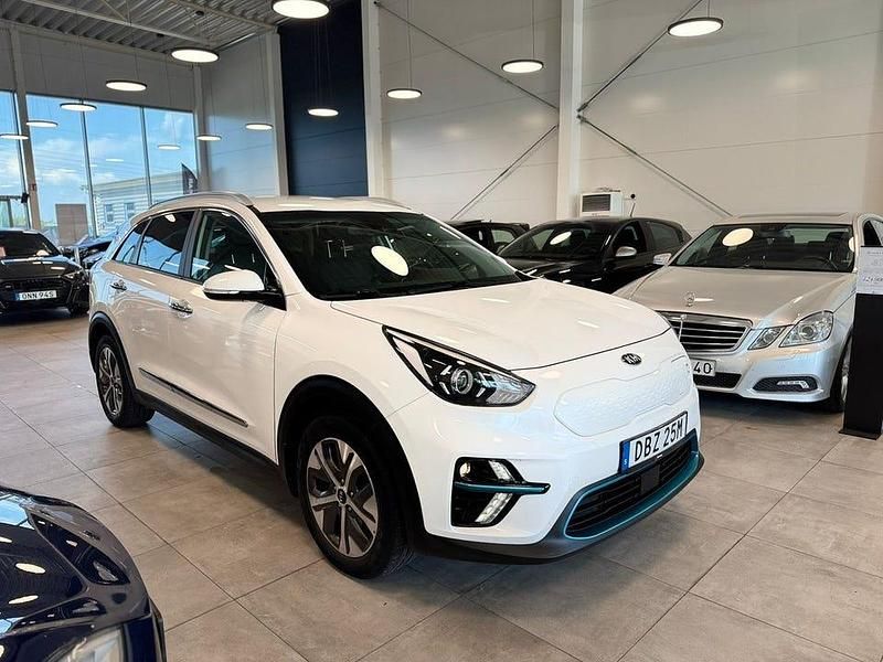 Vit Begagnad 2021 Kia e-Niro Advance SUV | 229 900 kr (Marknadspris) - Bild 1/4