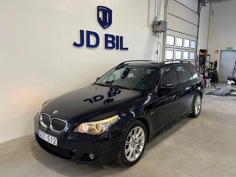 Svart Begagnad 2007 BMW 530 M Sport Kombi | 69 900 kr (Superpris) - Bild 1/4