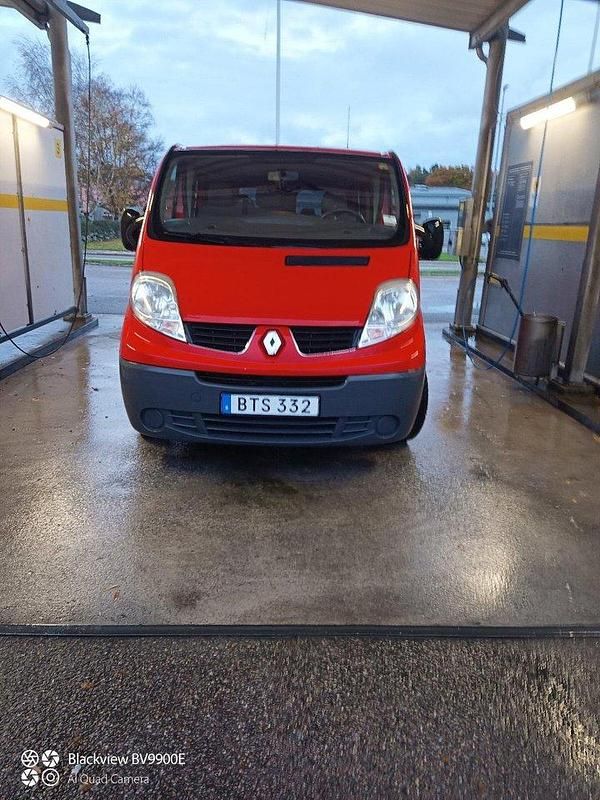 Röd Begagnad 2014 Renault Trafic Van | 110 000 kr (Dyr) - Bild 1/2