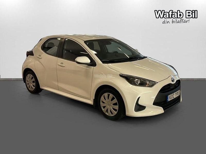 Begagnad Toyota Yaris Hybrid Active 92 HK (67 kW) 2020 Vit Halvkombi
