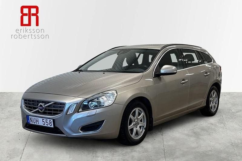 Brun Begagnad 2012 Volvo V60 Momentum Kombi | 119 900 kr (Dyr) - Bild 1/4