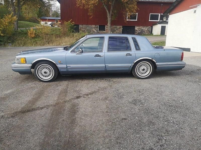 Begagnad Lincoln Town Car 193 HK (141 kW) 1991 Blå Sedan