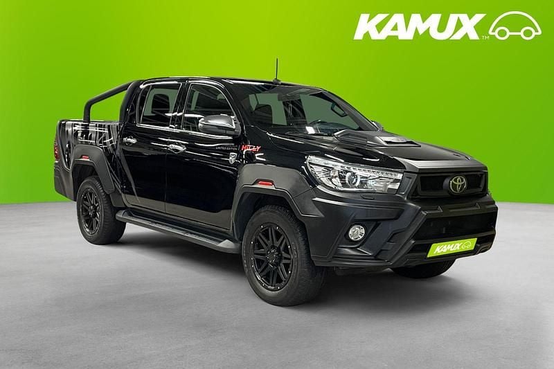 Svart Begagnad 2019 Toyota HiLux Limited Pickup | 414 800 kr (Marknadspris) - Bild 1/4