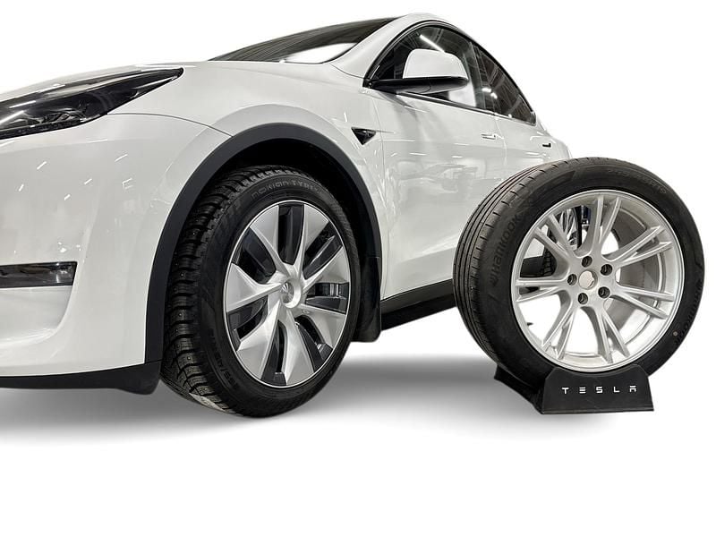 Begagnad Tesla Model Y Long Range AWD 378 kW (514 HK) 2023 Vit SUV