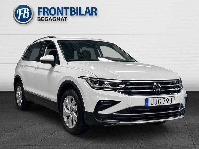 Vit Begagnad 2023 VW Tiguan SUV | 354 900 kr (Bra pris) - Bild 1/3