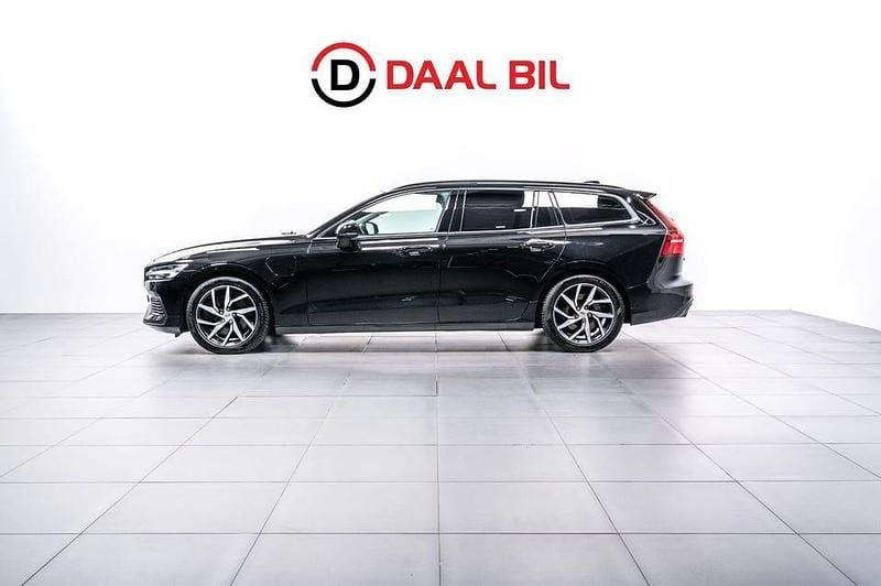 Svart Begagnad 2020 Volvo V60 Momentum Kombi | 229 700 kr (Marknadspris) - Bild 1/4