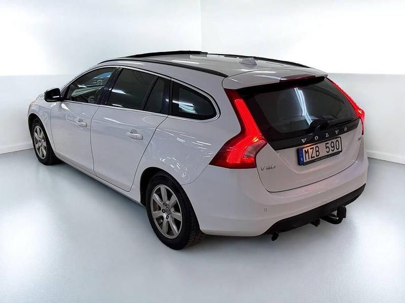 Begagnad Volvo V60 Momentum 163 HK (119 kW) 2013 Vit Kombi