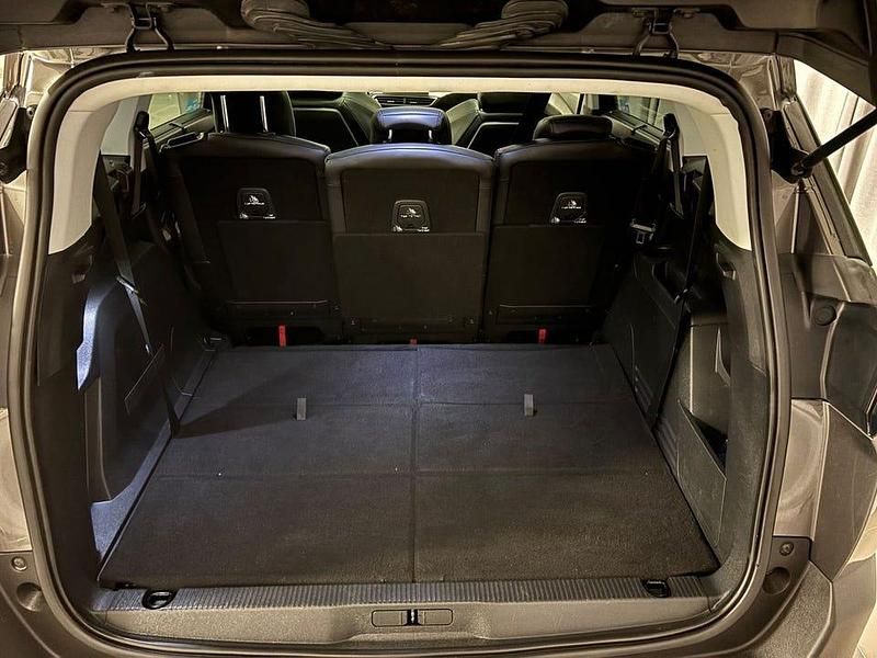 Begagnad Peugeot 5008 Allure 165 HK (121 kW) 2017 Mörkgrå Minibuss