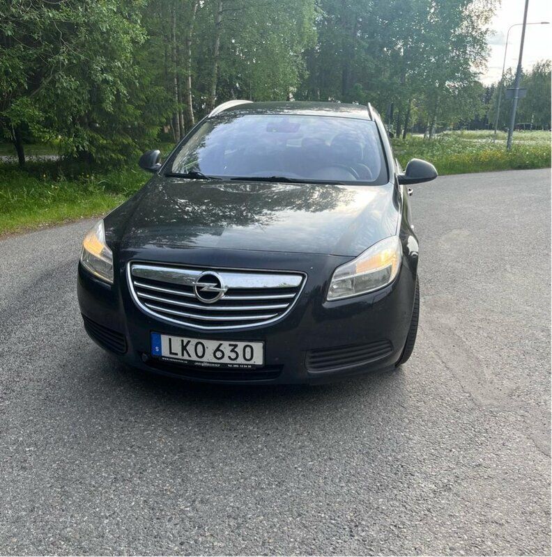 Svart Begagnad 2011 Opel Insignia Edition Kombi | 35 000 kr (Superpris) - Bild 1/4