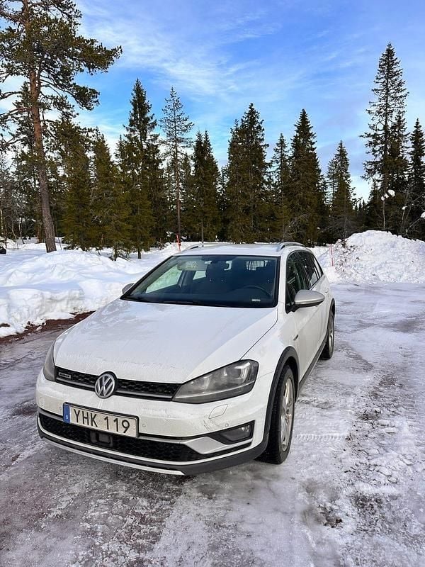 Begagnad VW Golf Alltrack 180 HK (132 kW) 2017 Kombi