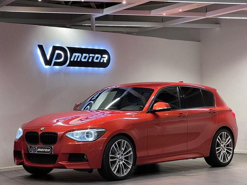 Orange Begagnad 2012 BMW 118 M Sport Halvkombi | 124 700 kr (Dyr) - Bild 1/4