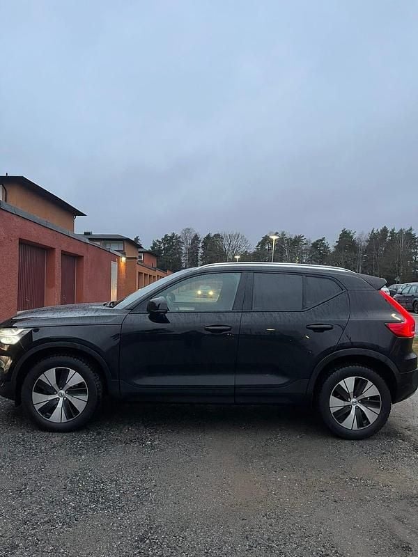 Begagnad 2021 Volvo XC40 Momentum SUV | 265 000 kr (Bra pris) - Bild 1/4