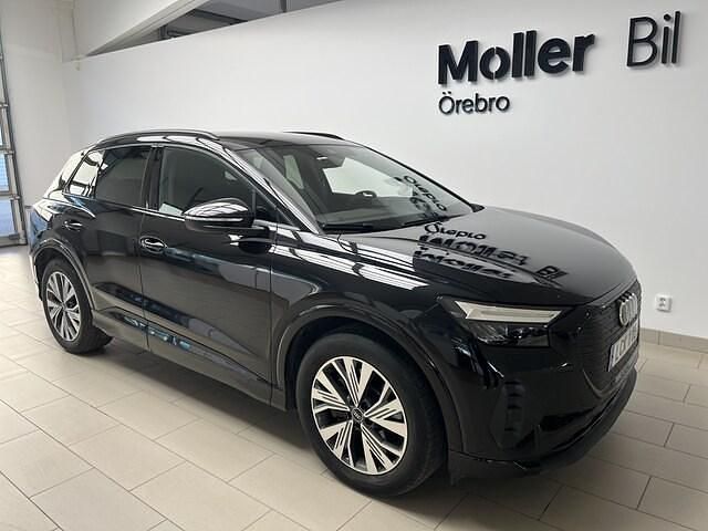 Mytsvart metallic Begagnad 2023 Audi Q4 e-tron Proline SUV | 399 000 kr (Marknadspris) - Bild 1/4