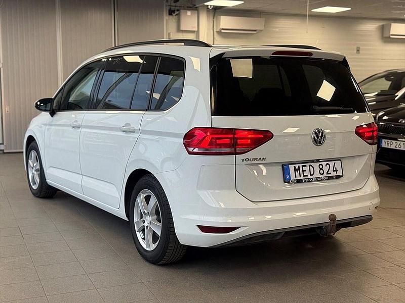 Begagnad VW Touran 112 HK (82 kW) 2016 Vit Minibuss