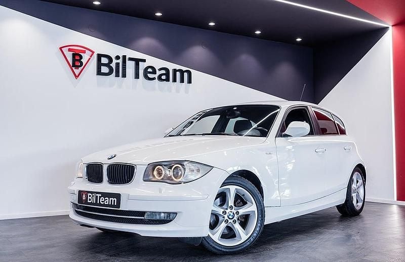 Begagnad BMW 118 Comfort Edition 143 HK (105 kW) 2010 Vit Halvkombi