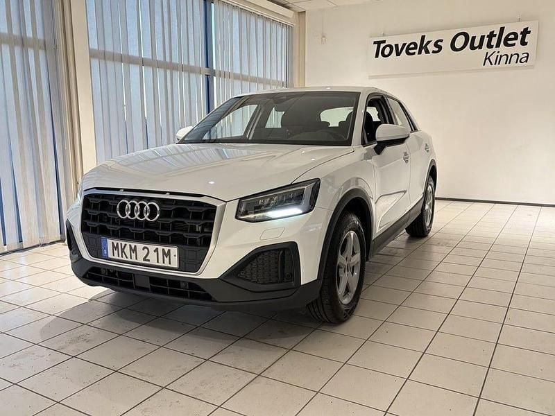 Vit Begagnad 2025 Audi Q2 Proline SUV | 259 900 kr (Bra pris) - Bild 1/4