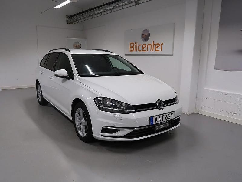 Begagnad VW Golf VII GT 150 HK (110 kW) 2019 Vit Kombi