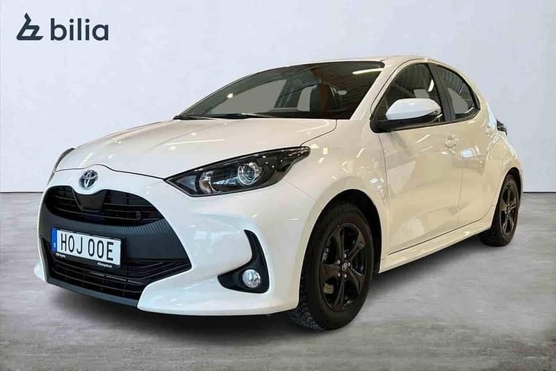 Begagnad Toyota Yaris Hybrid 2022 Vit Halvkombi