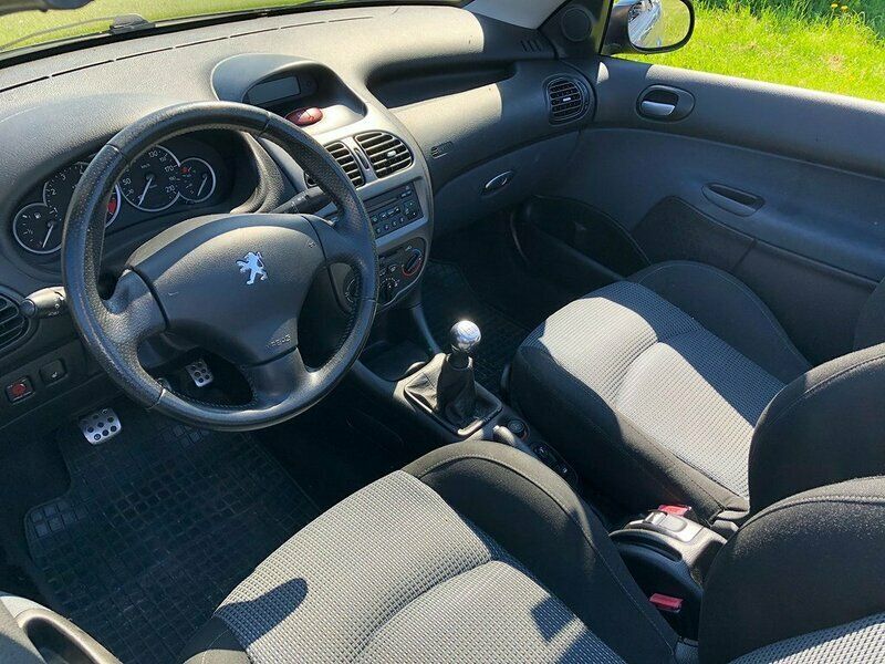 Begagnad Peugeot 206 CC 109 HK (80 kW) 2006 Mörkgrå (grå) Cab