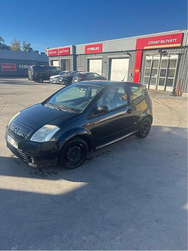 Svart Begagnad 2004 Citroën C2 Halvkombi | 7 000 kr (Superpris) - Bild 1/4