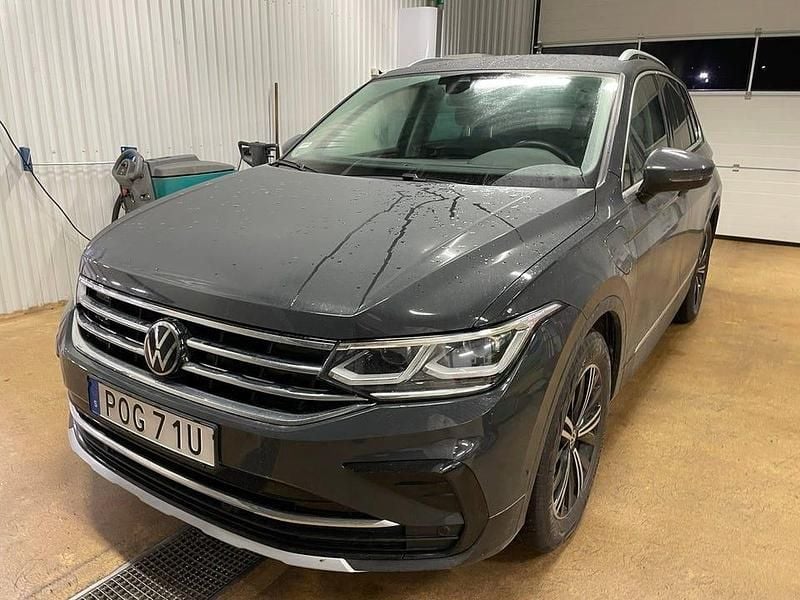 Urano grey Begagnad 2024 VW Tiguan SUV | 395 000 kr (Marknadspris) - Bild 1/2
