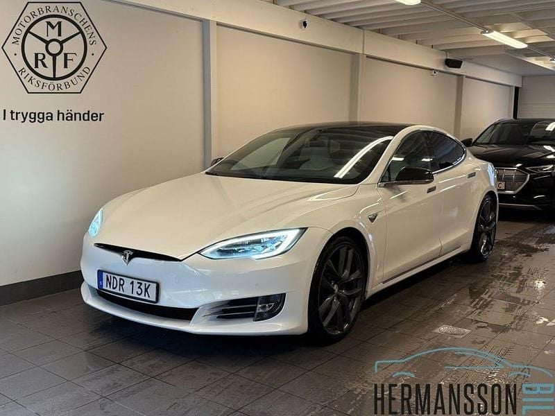 Vit Begagnad 2020 Tesla Model S Halvkombi | 329 500 kr (Marknadspris) - Bild 1/4