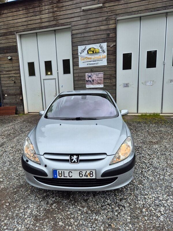 Ljusgrå Begagnad 2003 Peugeot 307 Halvkombi | 29 900 kr (Lite dyr) - Bild 1/4