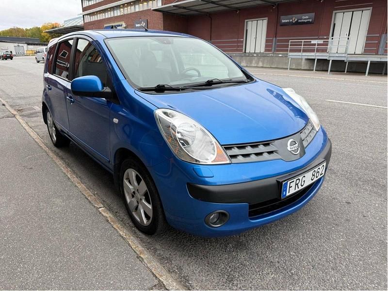 Blå Begagnad 2007 Nissan Note Minibuss | 55 000 kr (Lite dyr) - Bild 1/4