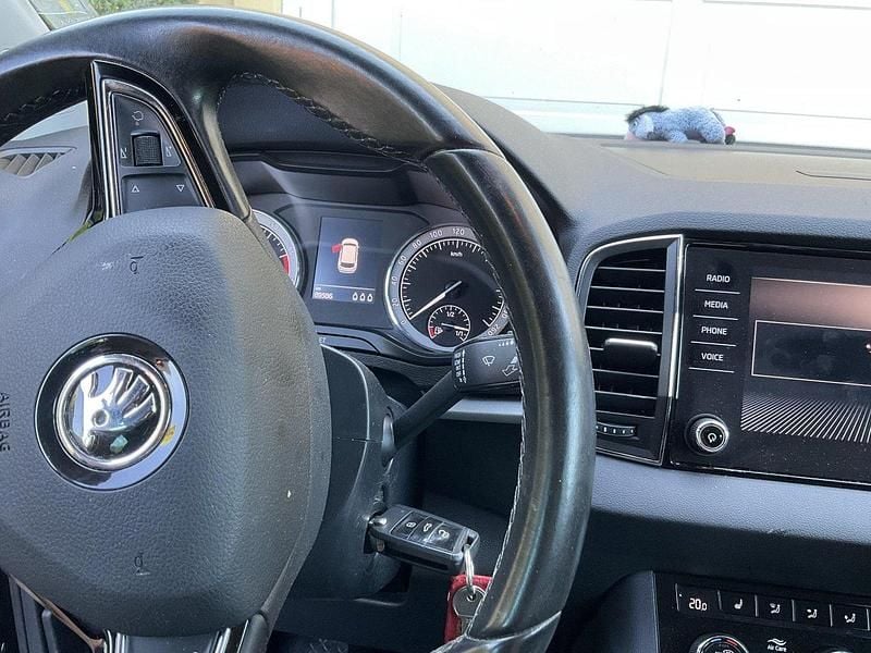 Svart Begagnad 2019 Skoda Karoq Ambition SUV | 172 000 kr (Marknadspris) - Bild 1/4