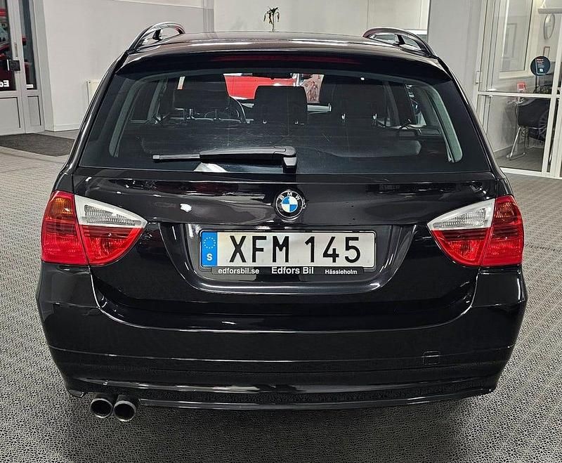 Begagnad BMW 325 Advantage 218 HK (160 kW) 2005 Svart Kombi