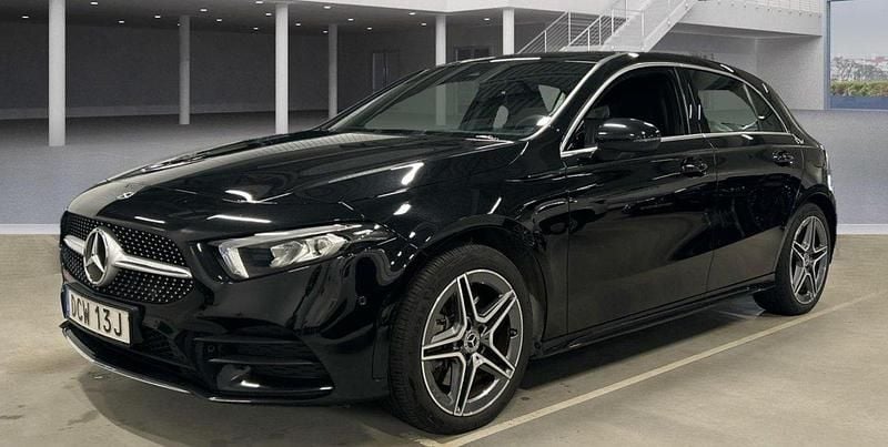 Svart Begagnad 2022 Mercedes A250 AMG Halvkombi | 309 000 kr (Marknadspris) - Bild 1/2