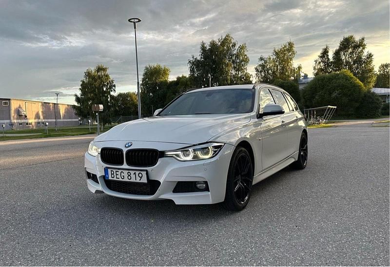 Vit Begagnad 2016 BMW 320 M Sport Kombi | 155 000 kr (Lite dyr) - Bild 1/3