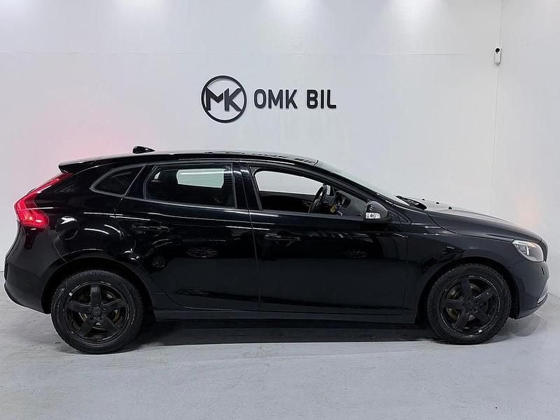 Begagnad Volvo V40 Kinetic 122 HK (89 kW) 2015 Svart Halvkombi