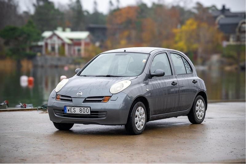 Grå Begagnad 2004 Nissan Micra Halvkombi | 18 000 kr (Marknadspris) - Bild 1/4