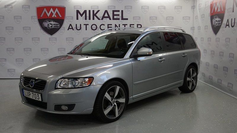 Begagnad Volvo V50 Momentum 150 HK (110 kW) 2011 Silver Kombi