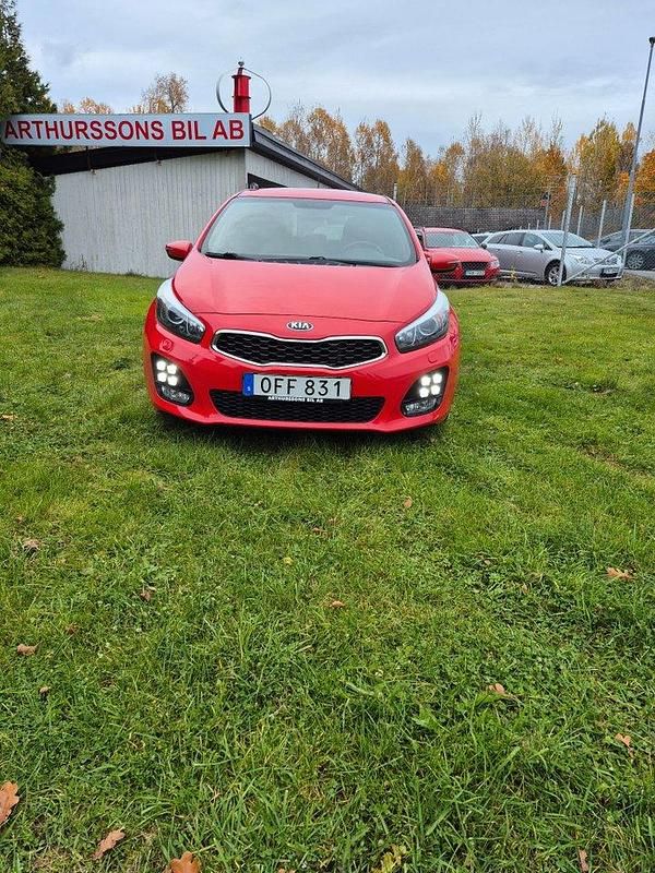 Begagnad Kia Ceed GT-Line 136 HK (100 kW) 2016 Röd Halvkombi