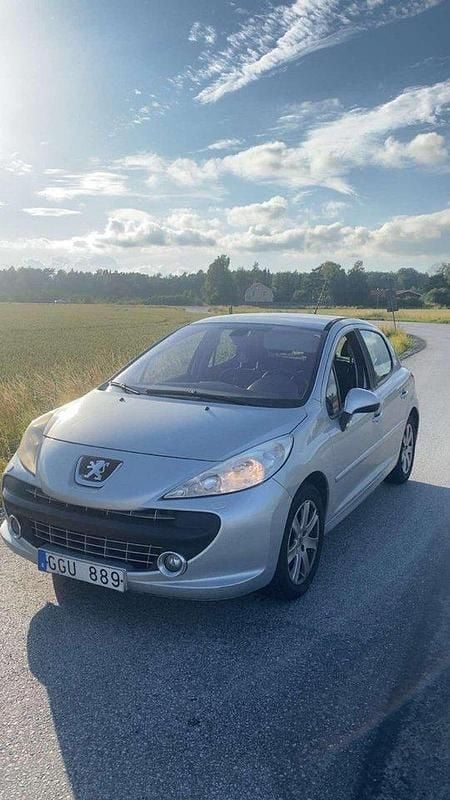 Grå Begagnad 2007 Peugeot 207 Sport Halvkombi | 21 000 kr (Bra pris) - Bild 1/4
