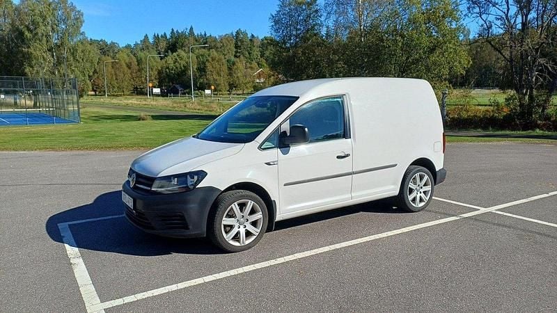 Vit Begagnad 2018 VW Caddy Minibuss | 130 000 kr (Superpris) - Bild 1/4