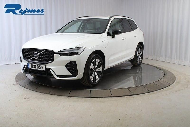 Crystal vit metallic Begagnad 2023 Volvo XC60 Plus SUV | 459 900 kr (Lite dyr) - Bild 1/4