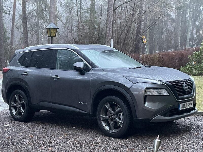 Grå Begagnad 2023 Nissan X-Trail SUV | 365 000 kr - Bild 1/4