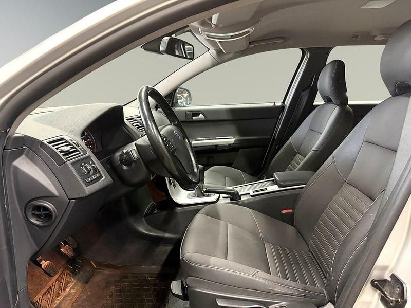 Begagnad Volvo V50 Momentum 116 HK (85 kW) 2011 Grå Kombi