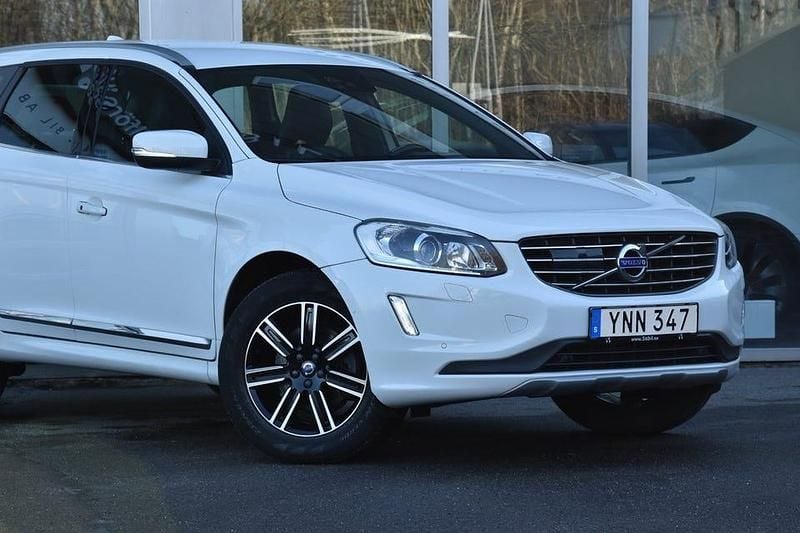 Begagnad Volvo XC60 Summum 150 HK (110 kW) 2017 Vit SUV